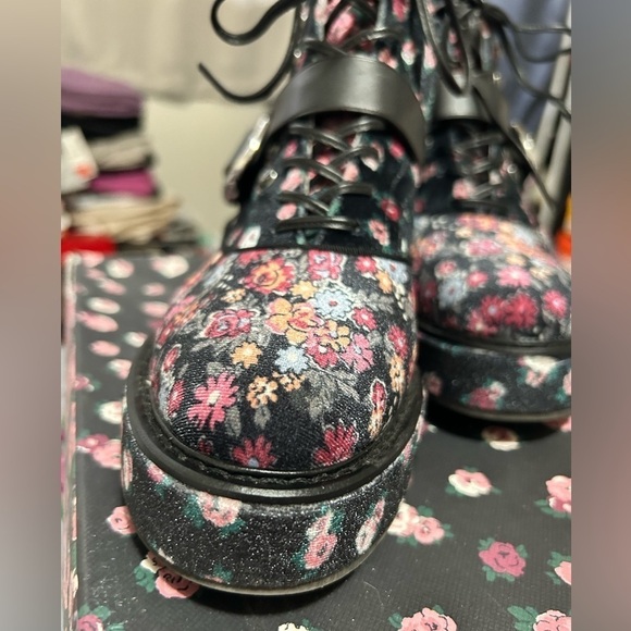 Coach  x Tabitha Simmons - Picture 9 of 11